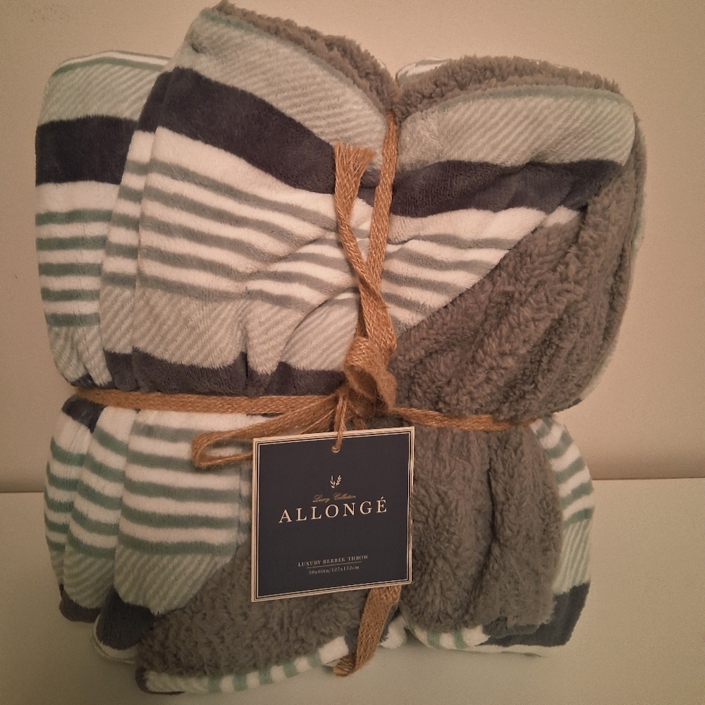 NEW Luxury Gray and White Striped Throw Blanket 50×60inch